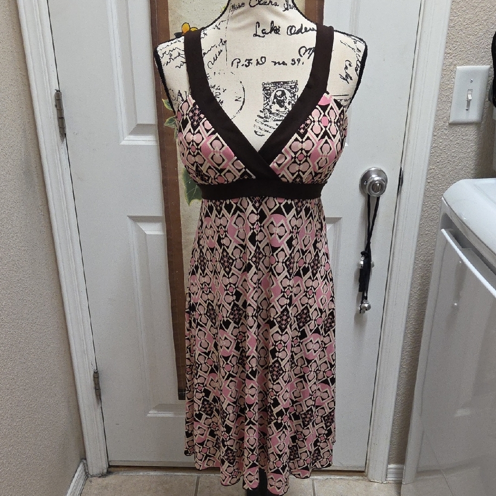 Chic Pink and Black Geometric Midi Dress